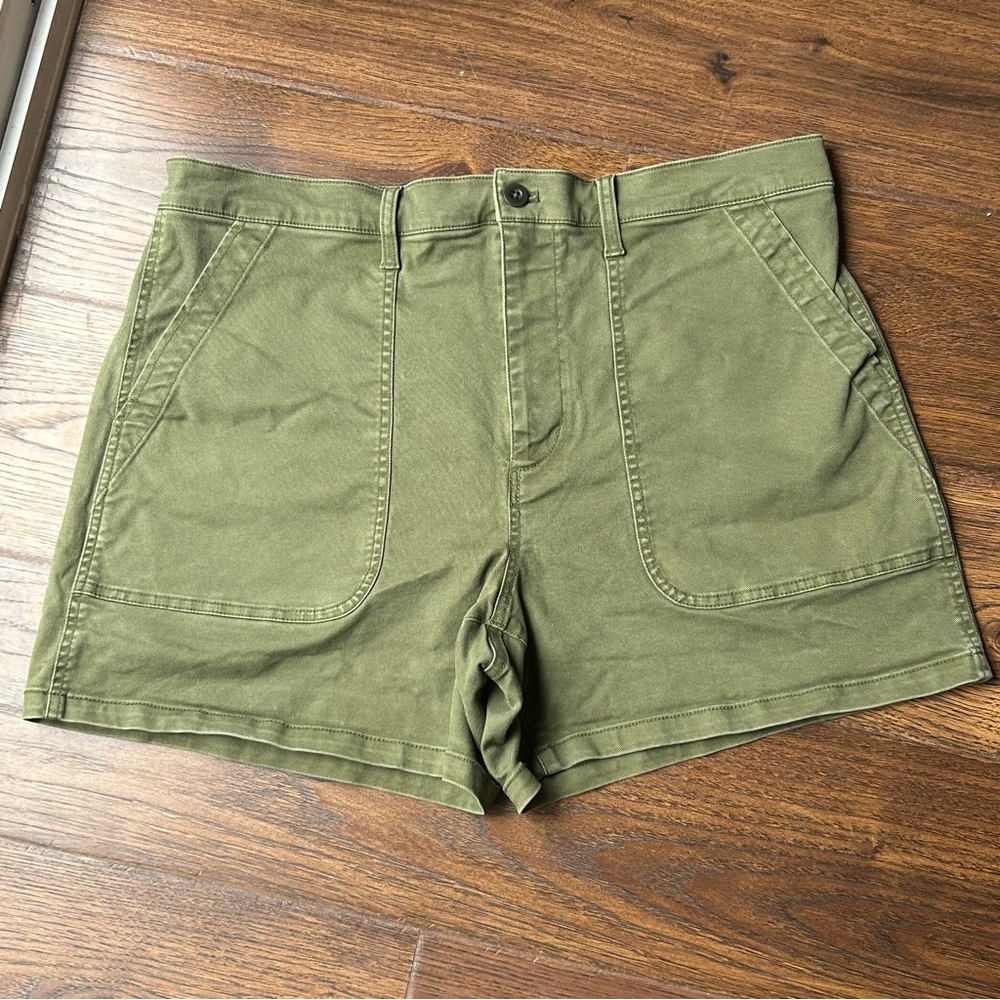 Madewell Shorts Women’s Size 33 EUC 16” Length Stretch Olive Green